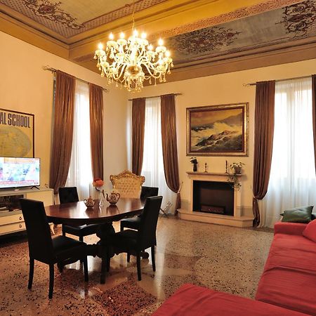 Anna'S House Apartment Modena Bagian luar foto