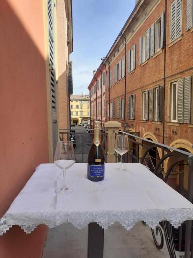 Anna'S House Apartment Modena Bagian luar foto